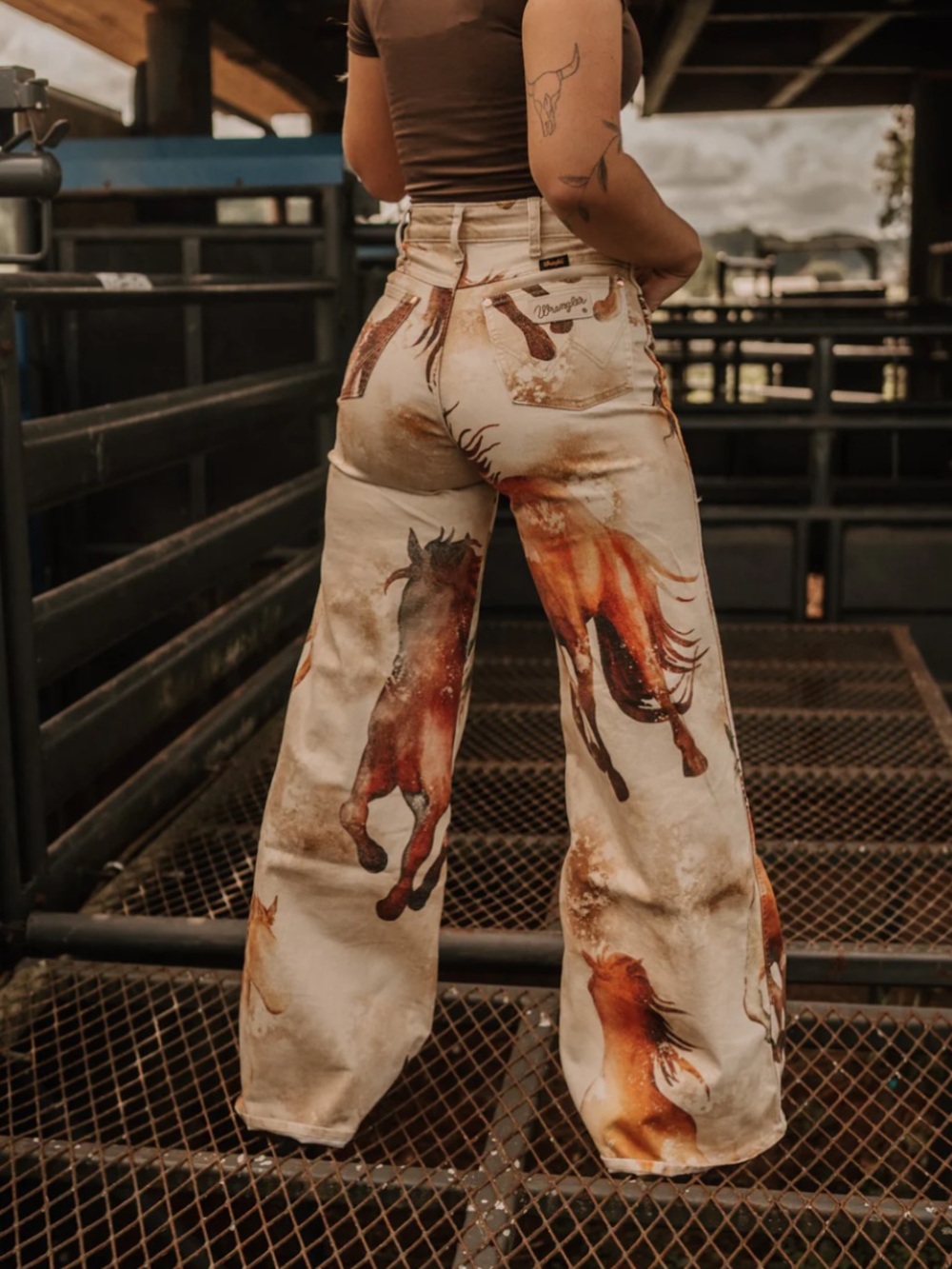 Wrangler Lainey Wilson Wild Horses Wide Leg Jeans - Picture 7 of 9